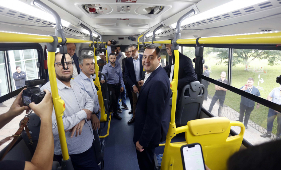 Apresentação do ônibus a gás