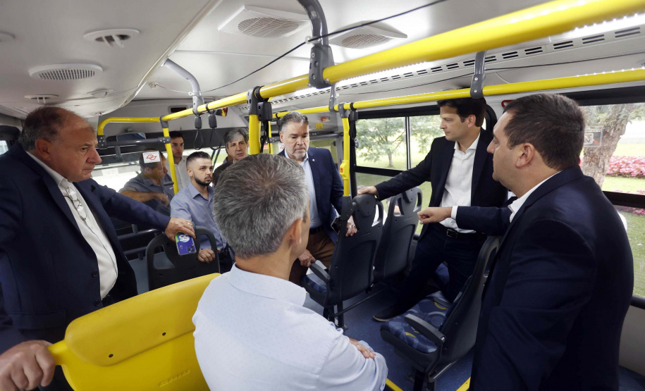 Apresentação do ônibus a gás