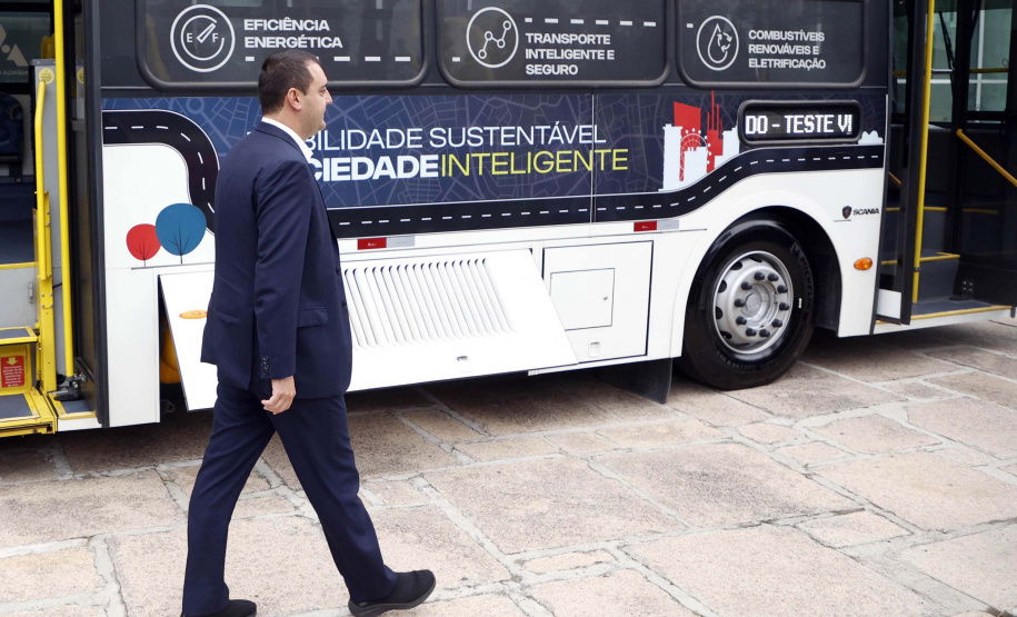 Apresentação do ônibus a gás