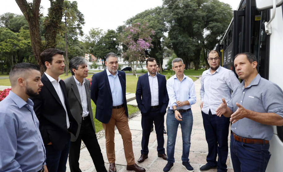 Apresentação do ônibus a gás