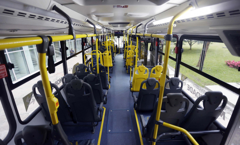 Apresentação do ônibus a gás