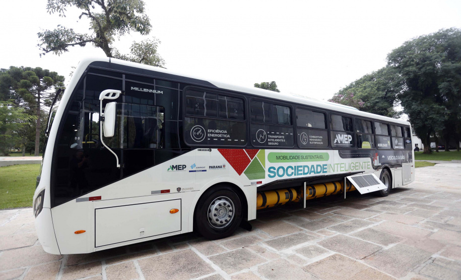 Apresentação do ônibus a gás