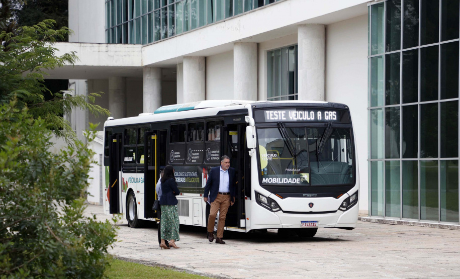 Apresentação do ônibus a gás