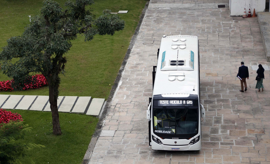 Apresentação do ônibus a gás