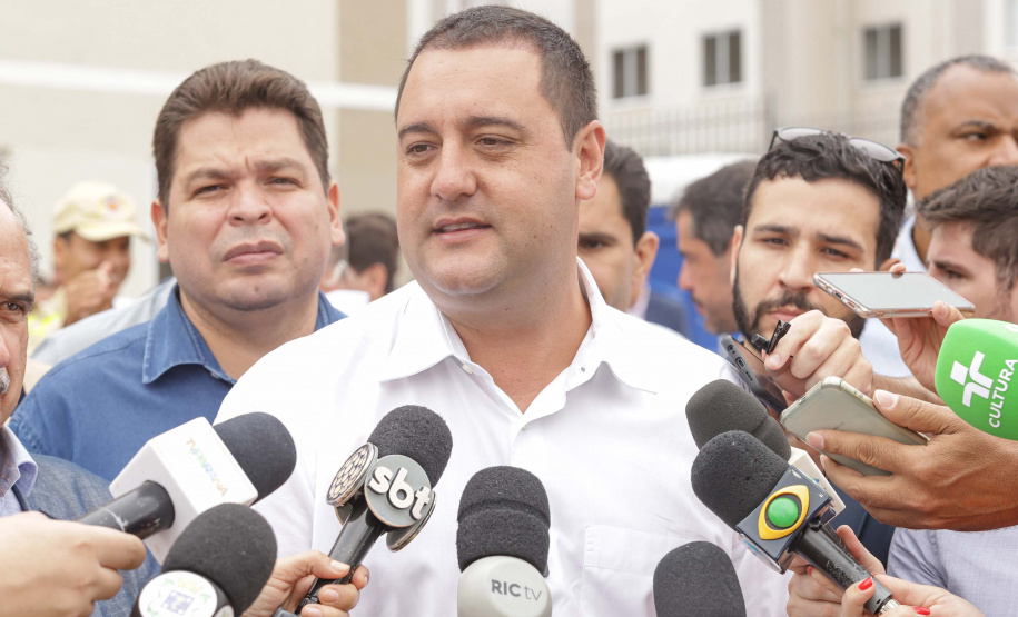 Governador entrega 200 moradias e títulos de propriedade a famílias de Cascavel