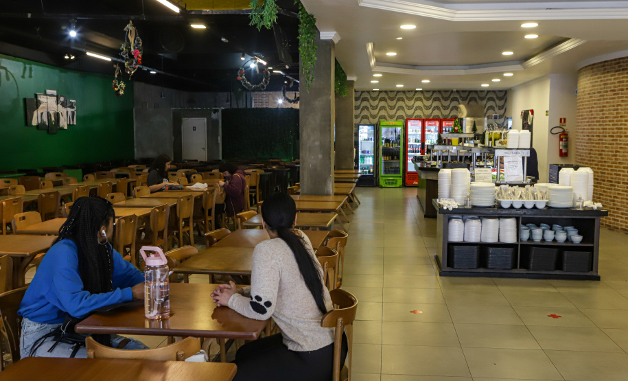 Paraná encerrou 2022 com alta de 4,4% no setor de serviços, aponta IBGE