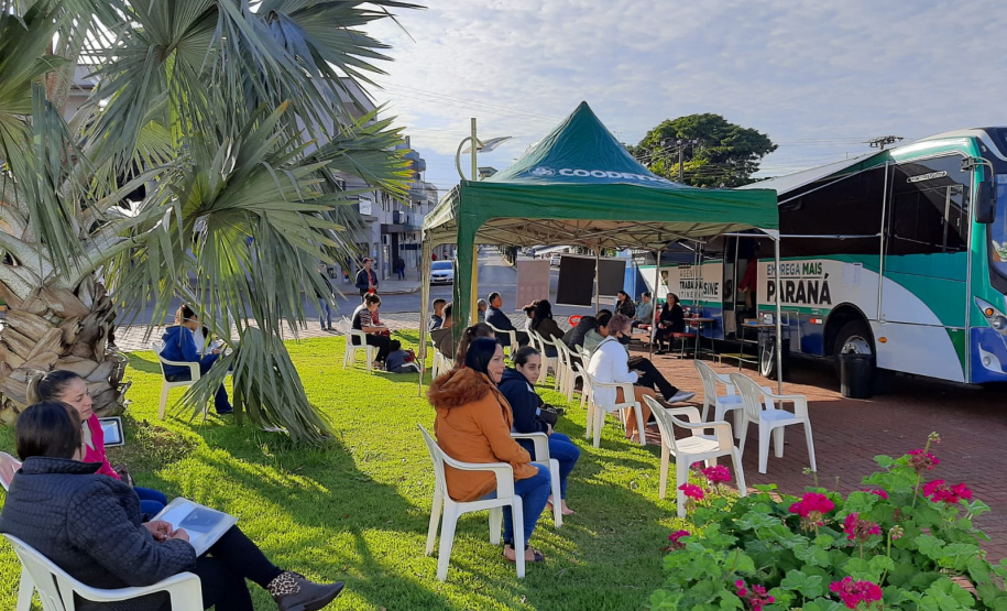 Unidade móvel das Agências do Trabalhador atendeu mais de 9 mil pessoas em 2022