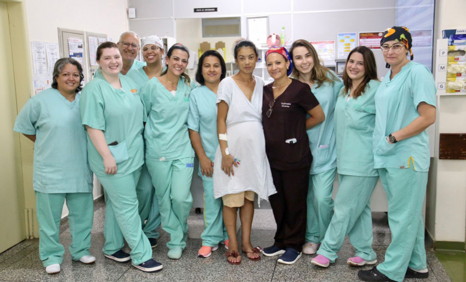 Referência no atendimento materno-infantil, HUOP de Cascavel realiza parto de quadrigêmeos