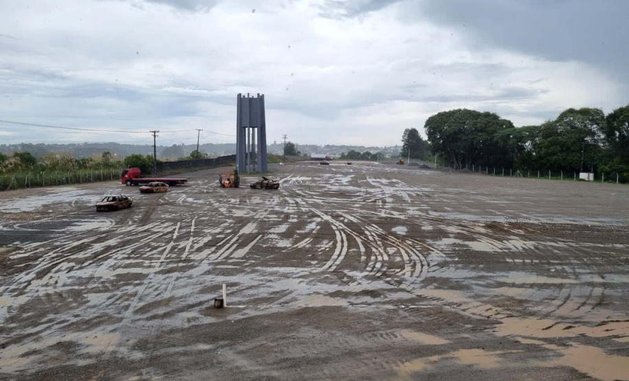 PCPR inicia nova etapa de remoção de veículos apreendidos em delegacias da RMC   - Retirada de veículos em Fazenda Rio Grande