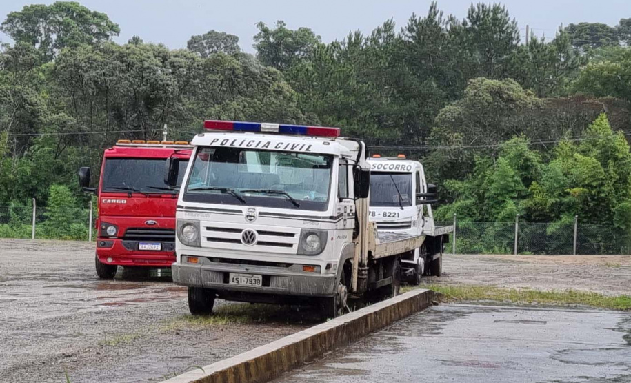 PCPR inicia nova etapa de remoção de veículos apreendidos em delegacias da RMC   - Retirada de veículos em Fazenda Rio Grande