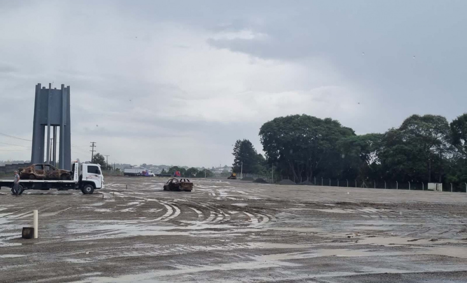 PCPR inicia nova etapa de remoção de veículos apreendidos em delegacias da RMC   - Retirada de veículos em Fazenda Rio Grande