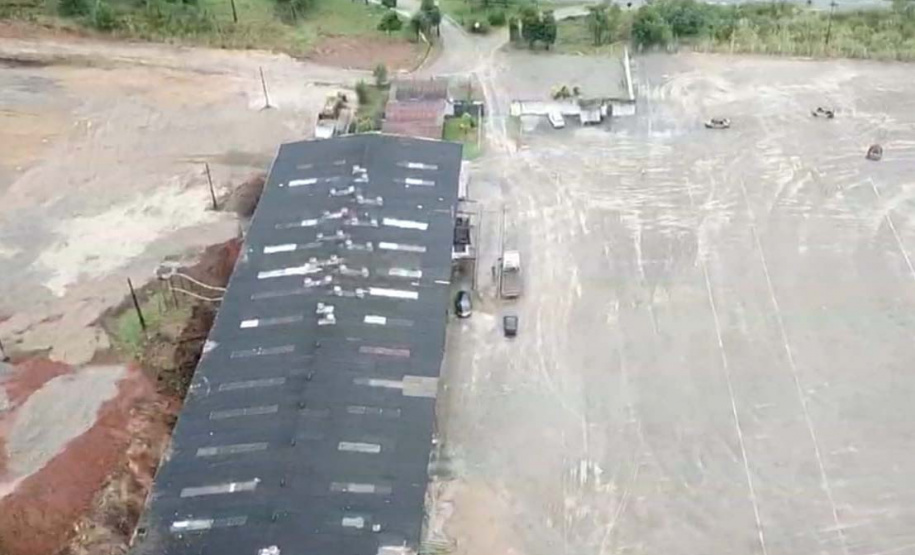 PCPR inicia nova etapa de remoção de veículos apreendidos em delegacias da RMC   - Retirada de veículos em Fazenda Rio Grande