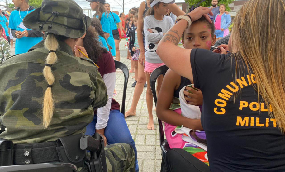 Polícia Militar realiza ação voltada para as crianças durante o Carnaval no Litoral