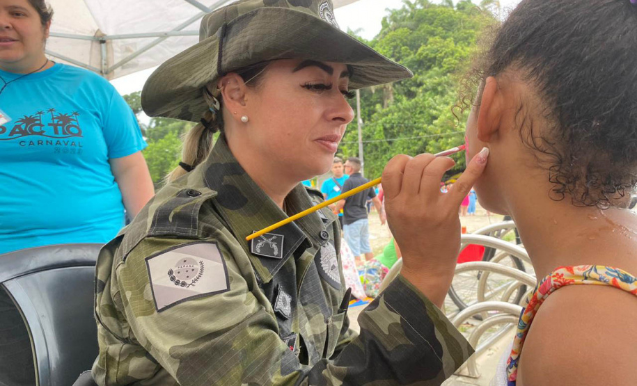 Polícia Militar realiza ação voltada para as crianças durante o Carnaval no Litoral