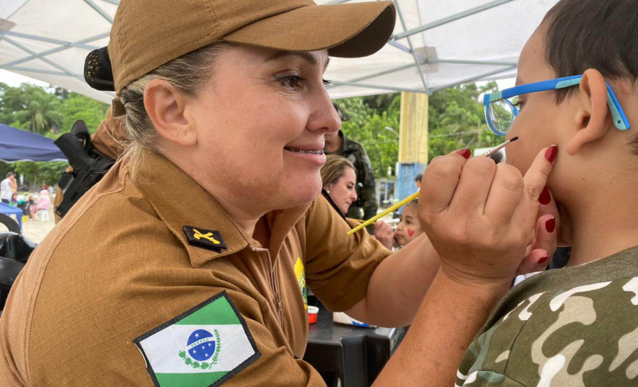 Polícia Militar realiza ação voltada para as crianças durante o Carnaval no Litoral