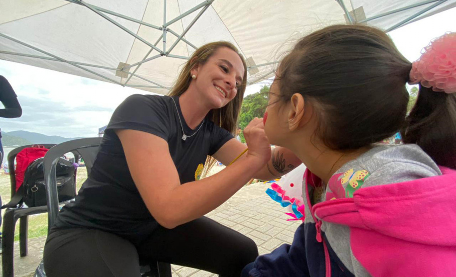 Polícia Militar realiza ação voltada para as crianças durante o Carnaval no Litoral