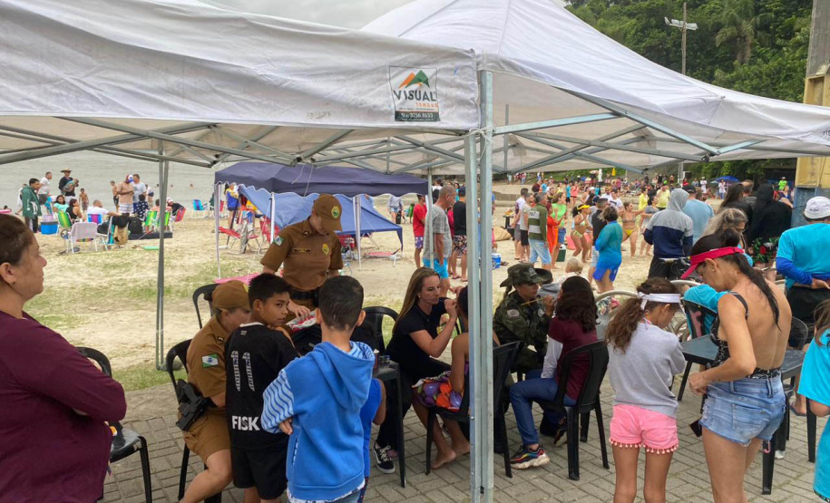 Polícia Militar realiza ação voltada para as crianças durante o Carnaval no Litoral