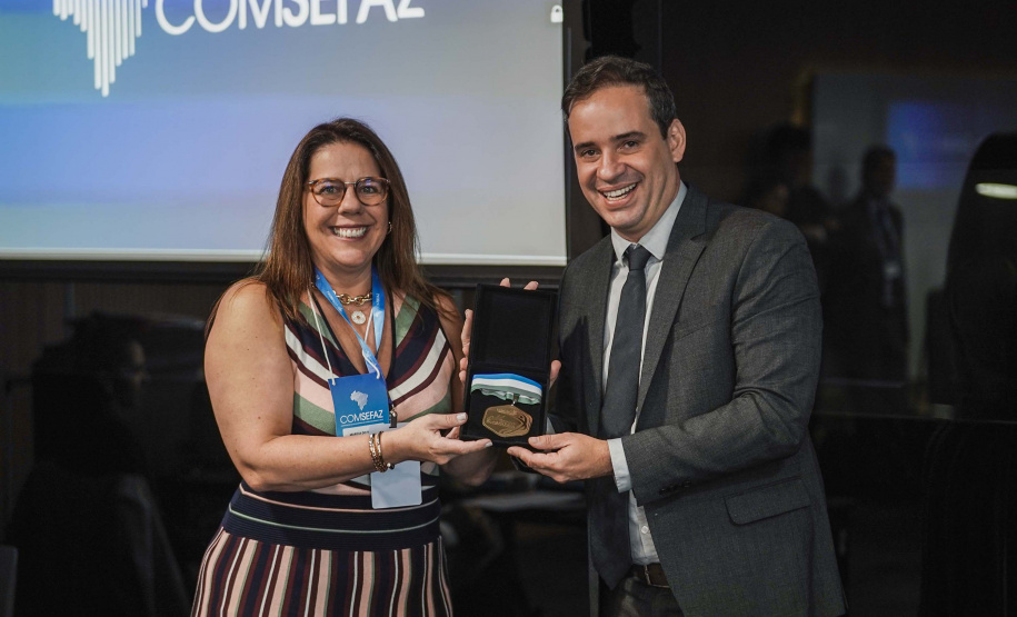 Fazenda Estadual concede Mérito Fazendário do Paraná durante a 40ª Reunião do Comsefaz