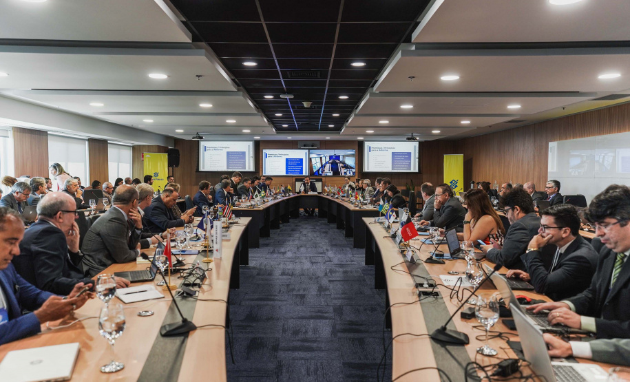 Fazenda Estadual concede Mérito Fazendário do Paraná durante a 40ª Reunião do Comsefaz