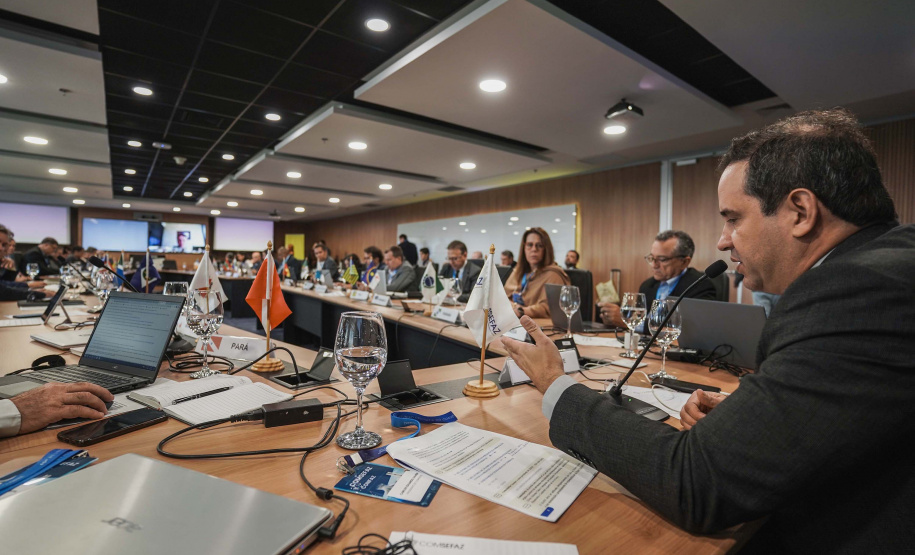 Fazenda Estadual concede Mérito Fazendário do Paraná durante a 40ª Reunião do Comsefaz