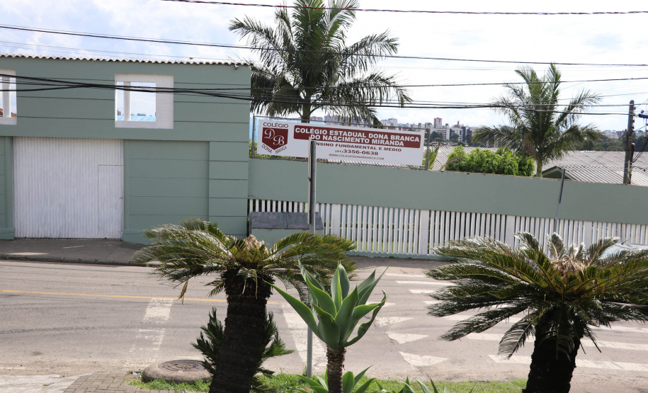 Governo Estadual e Fundepar compram 33 mil unidades de  gás para colégios da rede estadual de ensino.