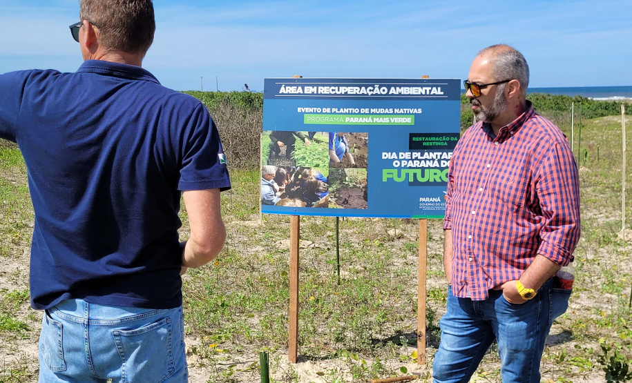 Projeto do IAT em parceria com a prefeitura de Pontal do Paraná recuperou uma área de 350 metros quadrados de restinga