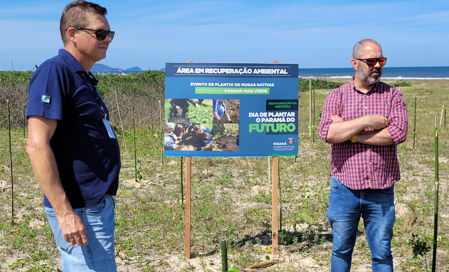 Projeto do IAT em parceria com a prefeitura de Pontal do Paraná recuperou uma área de 350 metros quadrados de restinga