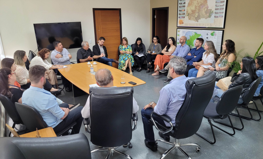 Secretários municipais e técnicos se reuniram com a equipe do Instituto Água e Terra para avançar em soluções para os aterros sanitários