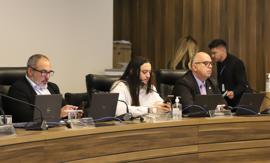 O secretário de Estado da Saúde, César Neves, e o diretor geral,  Nestor Werner Junior, realizam  nesta terça-feira (07), a prestação de contas da pasta em audiência na Assembleia Legislativa do Paraná.