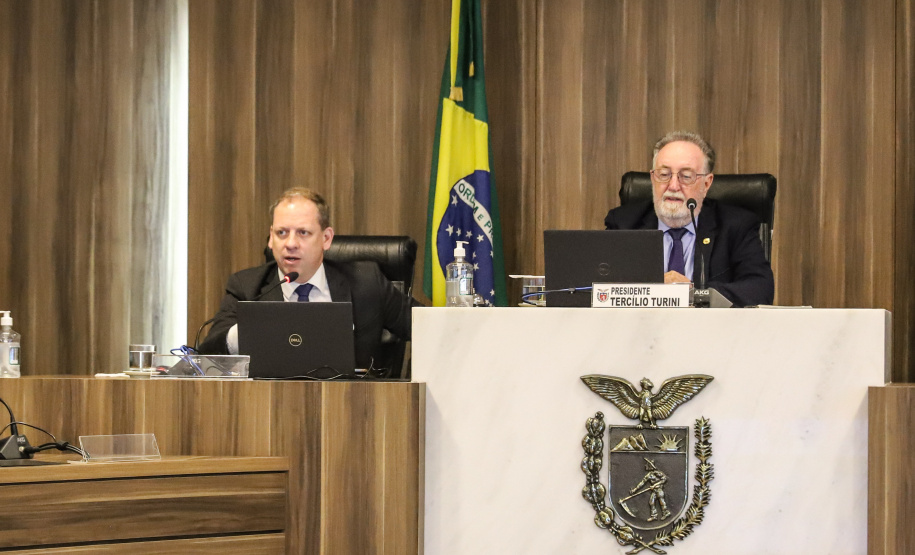 O secretário de Estado da Saúde, César Neves, e o diretor geral,  Nestor Werner Junior, realizam  nesta terça-feira (07), a prestação de contas da pasta em audiência na Assembleia Legislativa do Paraná.