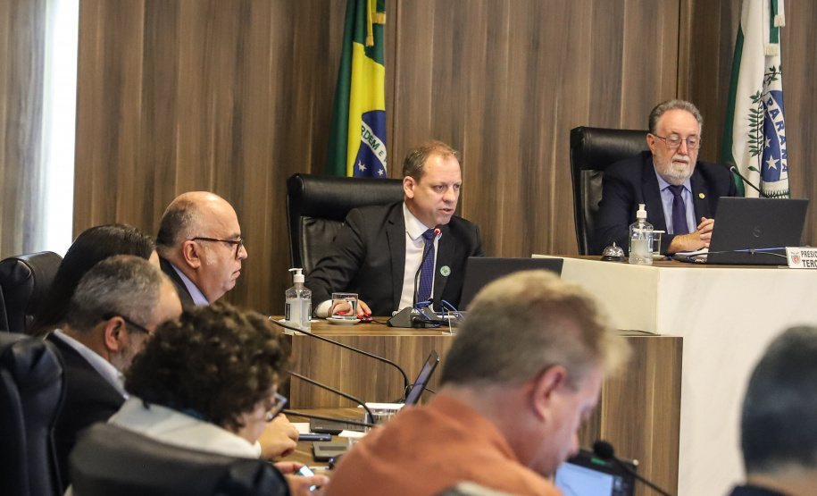 O secretário de Estado da Saúde, César Neves, e o diretor geral,  Nestor Werner Junior, realizam  nesta terça-feira (07), a prestação de contas da pasta em audiência na Assembleia Legislativa do Paraná.