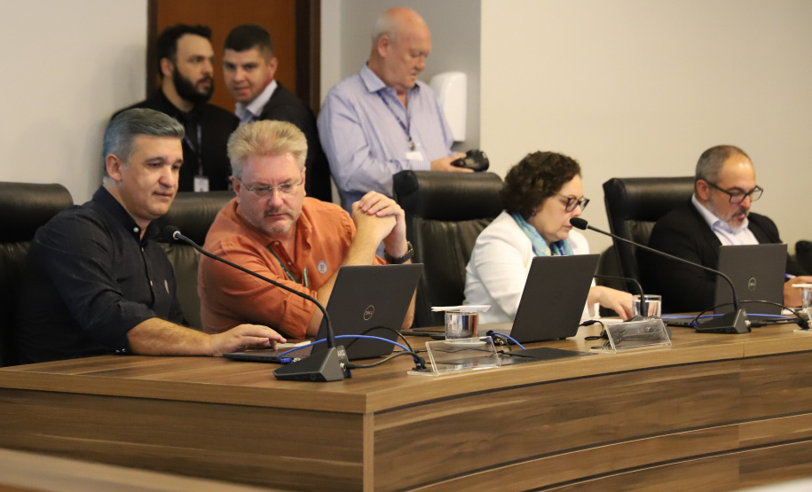 O secretário de Estado da Saúde, César Neves, e o diretor geral,  Nestor Werner Junior, realizam  nesta terça-feira (07), a prestação de contas da pasta em audiência na Assembleia Legislativa do Paraná.