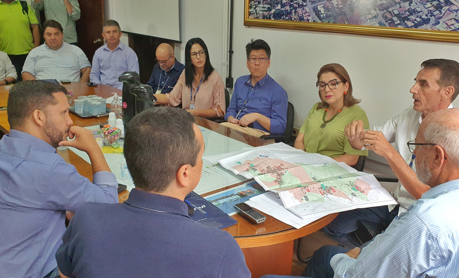Detalhes dos projetos e obras para Rolândia foram apresentados em reunião na prefeitura
