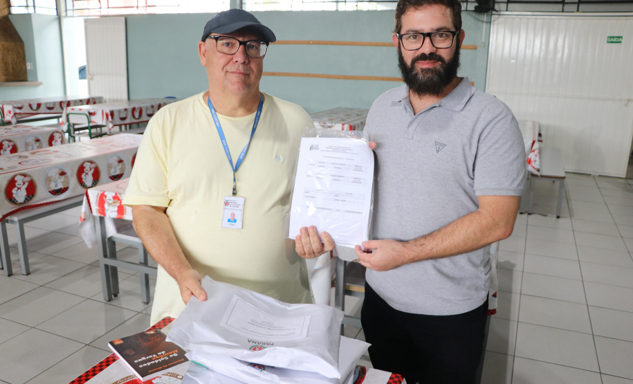 Governo Estadual e Fundepar compram 33 mil unidades de  gás para colégios da rede estadual de ensino.