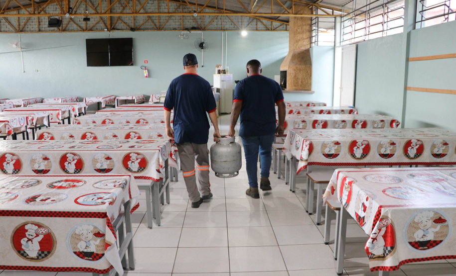 Governo Estadual e Fundepar compram 33 mil unidades de  gás para colégios da rede estadual de ensino.