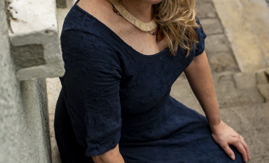 Do sonho de menina a quatro décadas de carreira no MUPA: a história da arqueóloga Cláudia Parellada