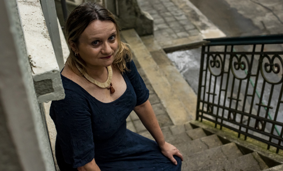 Do sonho de menina a quatro décadas de carreira no MUPA: a história da arqueóloga Cláudia Parellada