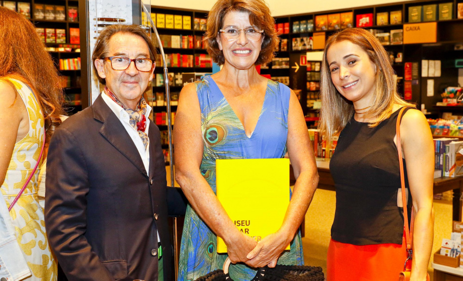 Lançamento do livro do Museu Oscar Niemeyer reúne artistas, curadores e patronos da instituição