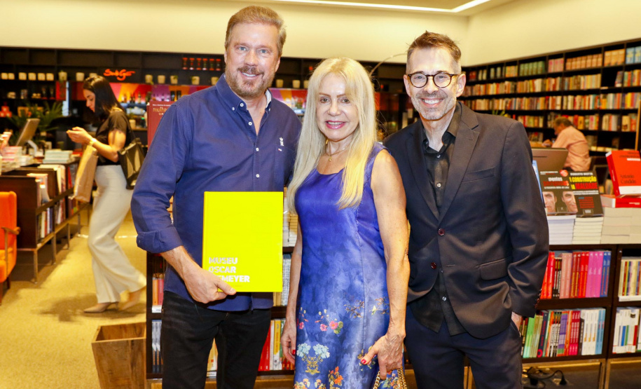 Lançamento do livro do Museu Oscar Niemeyer reúne artistas, curadores e patronos da instituição