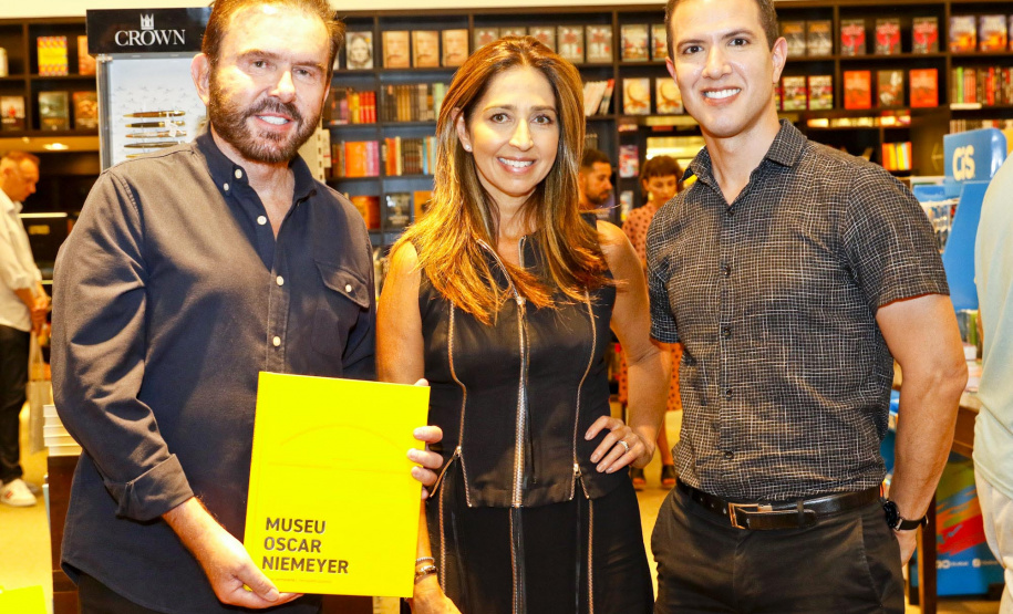 Lançamento do livro do Museu Oscar Niemeyer reúne artistas, curadores e patronos da instituição