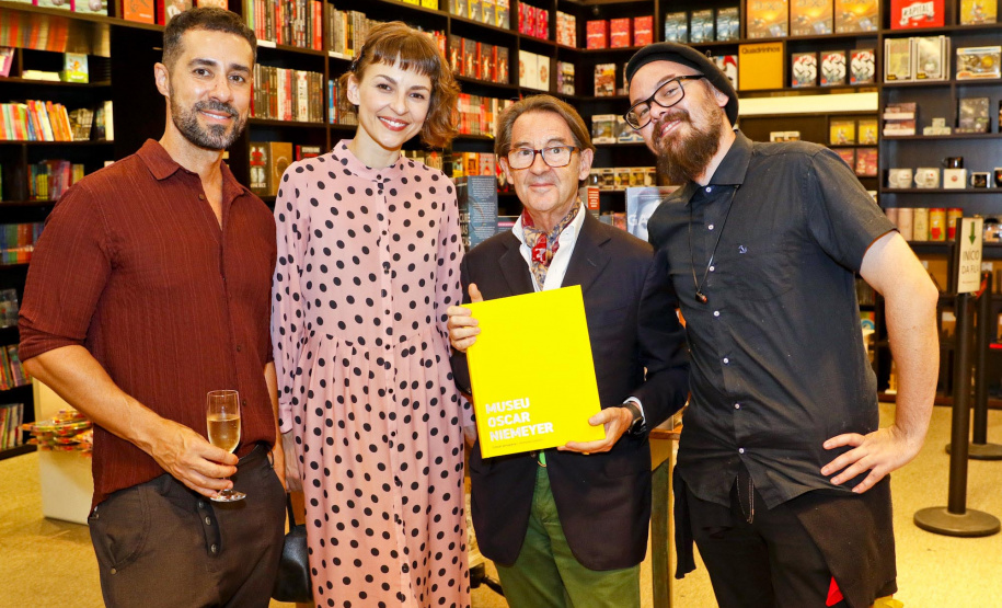 Lançamento do livro do Museu Oscar Niemeyer reúne artistas, curadores e patronos da instituição