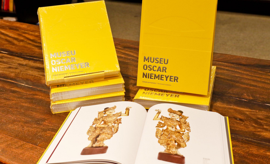 Lançamento do livro do Museu Oscar Niemeyer reúne artistas, curadores e patronos da instituição