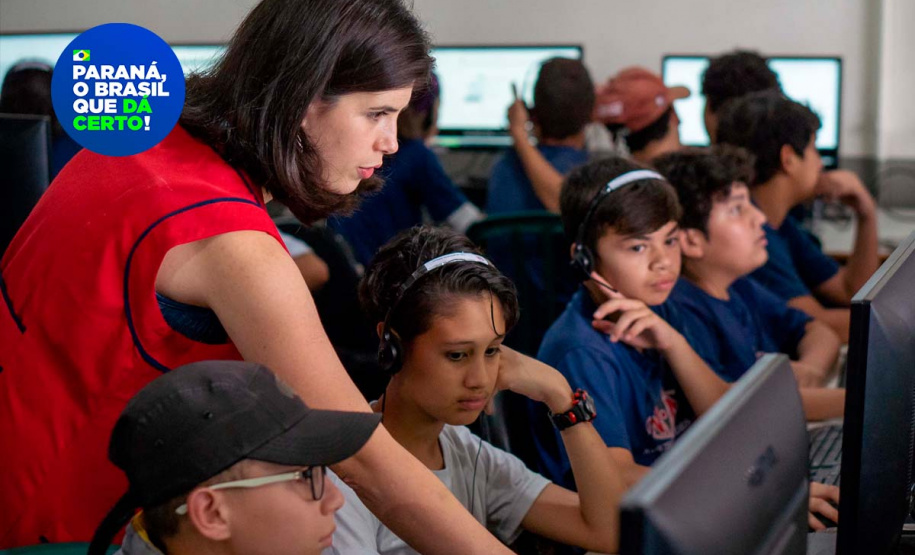 Novos materiais, tecnologia e intercâmbio: o avanço do Paraná no ensino do inglês na rede pública