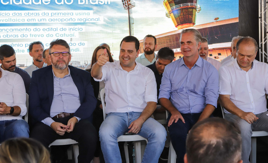 O governador Carlos Massa Ratinho Junior anunciou o início da usina fotovoltaica no aeroporto de Maringá.