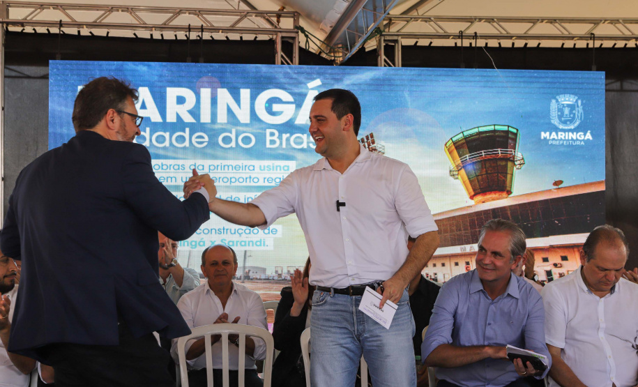 O governador Carlos Massa Ratinho Junior anunciou o início da usina fotovoltaica no aeroporto de Maringá.