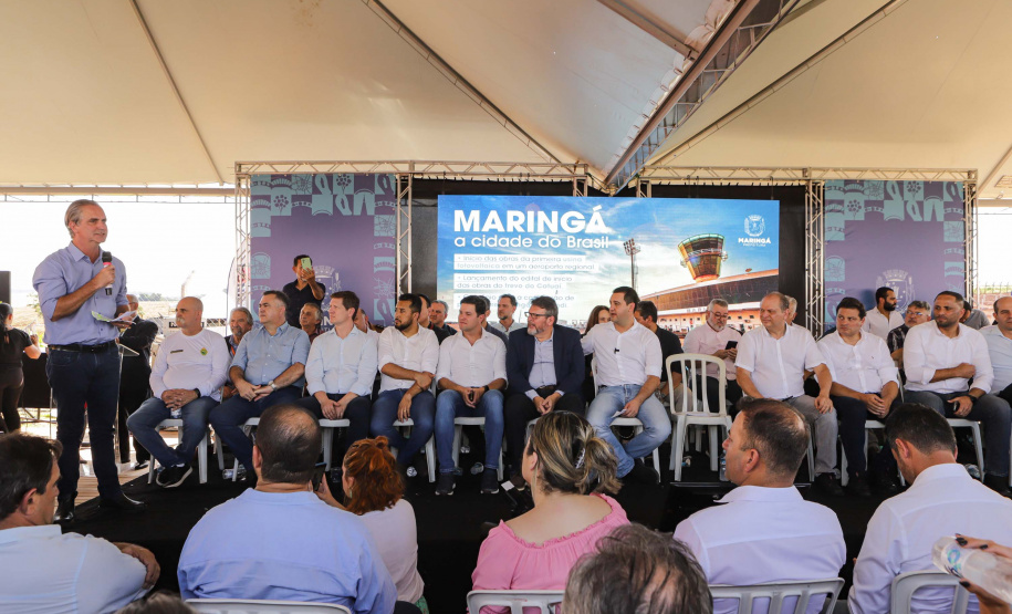 O governador Carlos Massa Ratinho Junior anunciou o início da usina fotovoltaica no aeroporto de Maringá.