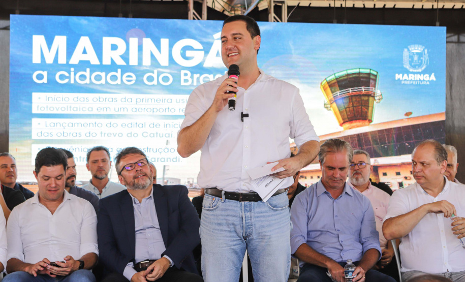 O governador Carlos Massa Ratinho Junior anunciou o início da usina fotovoltaica no aeroporto de Maringá.