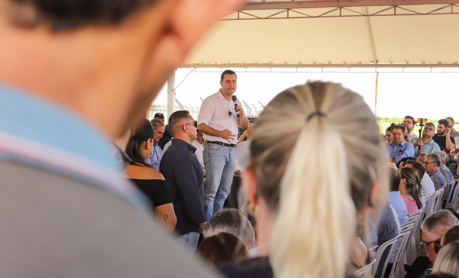 O governador Carlos Massa Ratinho Junior anunciou o início da usina fotovoltaica no aeroporto de Maringá.