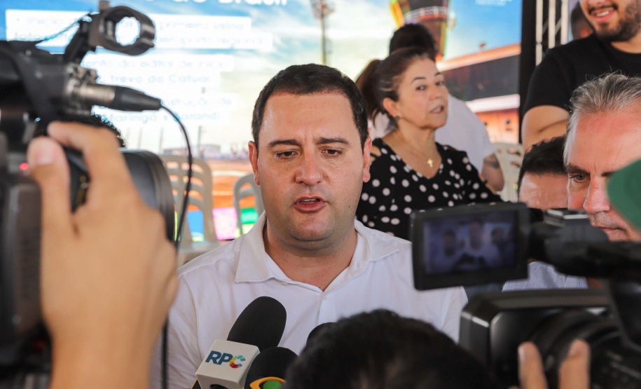 O governador Carlos Massa Ratinho Junior anunciou o início da usina fotovoltaica no aeroporto de Maringá.