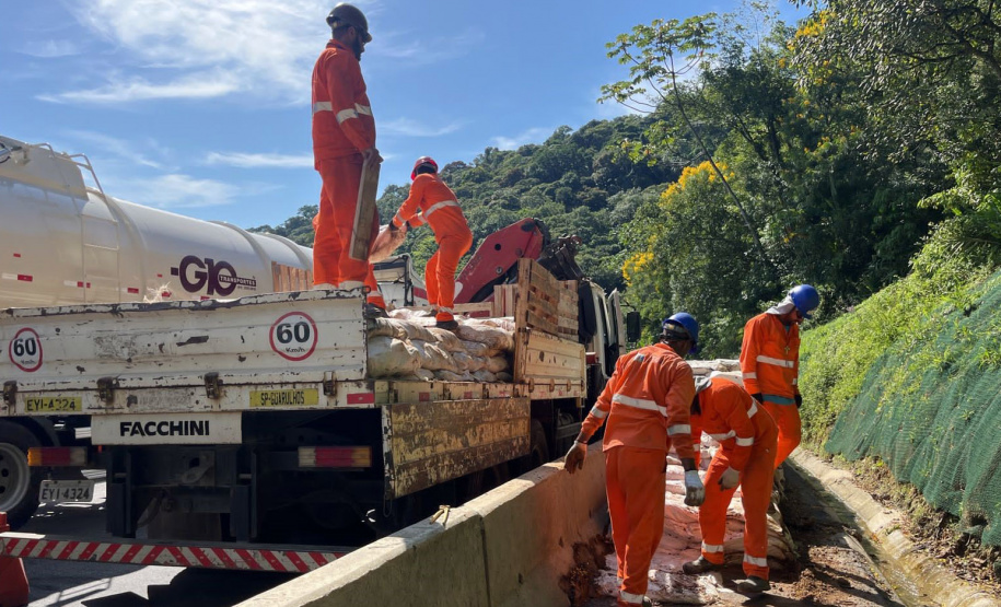 DER está concluindo recuperação da encosta da BR-277 no km 41